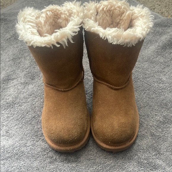 Girls Uggs - Picture 1 of 7
